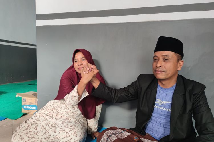 Alisat dan Tatik bersaing dalam Pilkades serentak 2022.