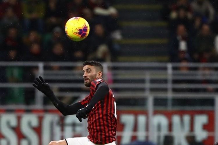 Pemain AC Milan, Mateo Musacchio, beraksi dalam laga AC Milan vs Napoli yang berakhir imbang 1-1 pada pekan ke-13 Liga Italia di Stadion Giuseppe Meazza, 23 November 2019.