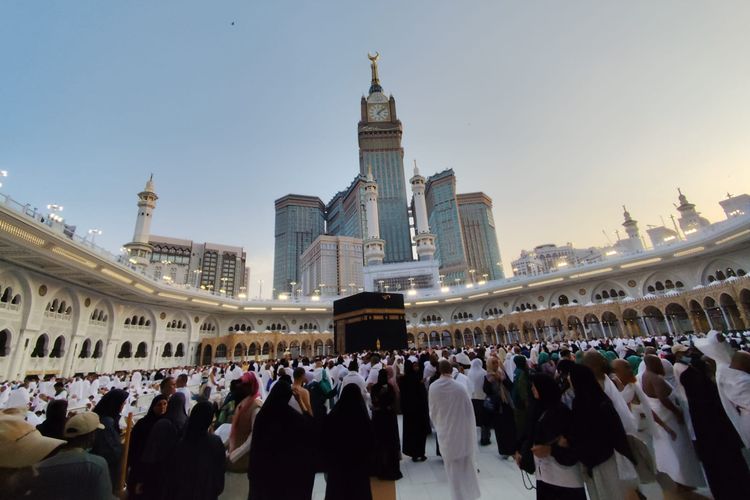 Apa Isi Kabah dan dari Apa Kiswah Penutupnya Dibuat?