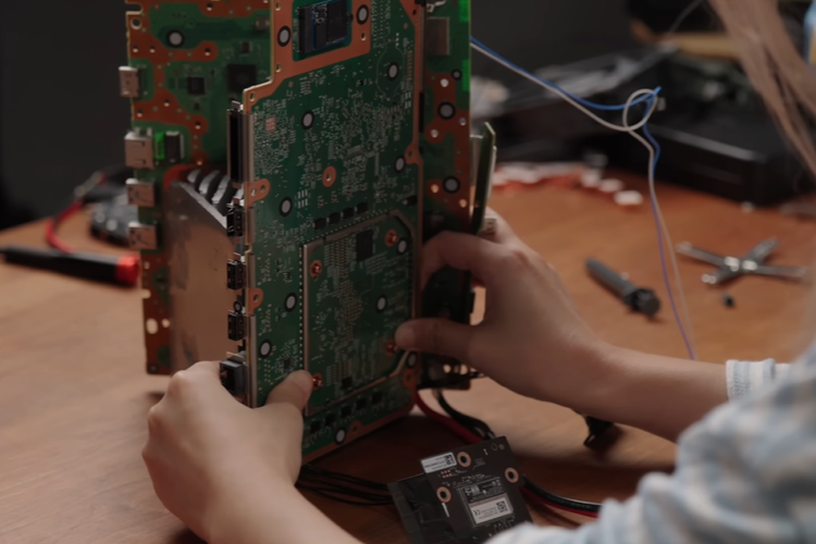 Ilustrasi perakitan papan utama tiga konsol buatan Xiao Ningzi.