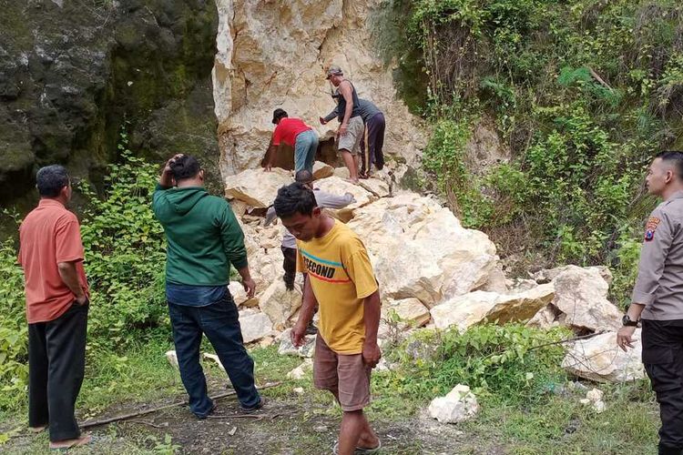 Lokasi penambangan batu kapur yang longsor di Desa Gunungsari, Kecamatan Baureno, Bojonegoro yang mengakibatkan korban meninggal.