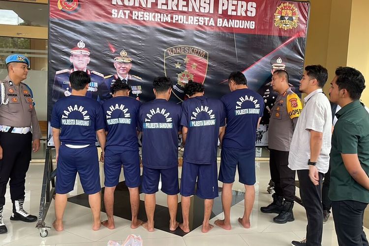 Kelima pelaku penganiayaan Aldony (21) pemuda asal Pameungpeuk yang tewas dianiaya di Rancaekek, Kabupaten Bandung, Jawa Barat pada Santu (3/1/2023) lalu