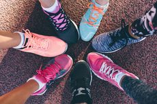 5 Rekomendasi Sepatu Running Lokal Harga Rp 300.000-an