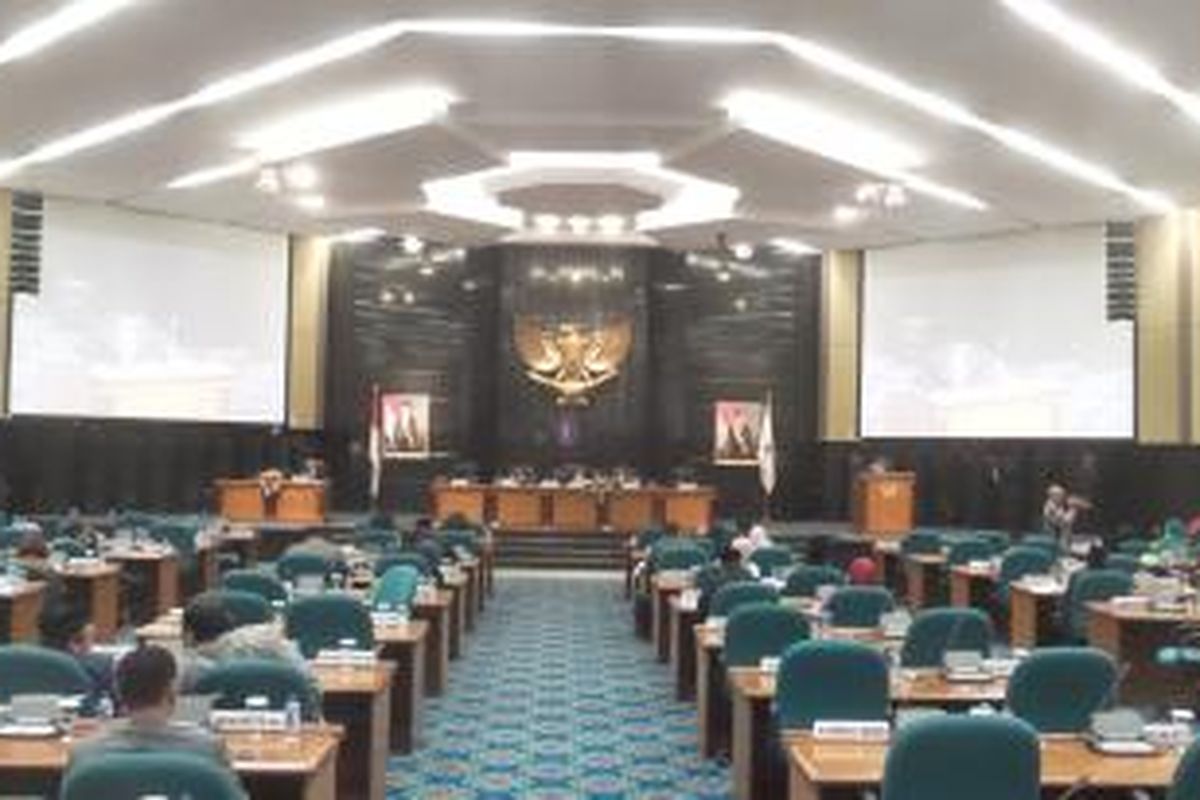 Rapat paripurna pengesahan peraturan daerah tentang kepariwisataan di Gedung DPRD DKI Jakarta, Jumat (30/10/2015).