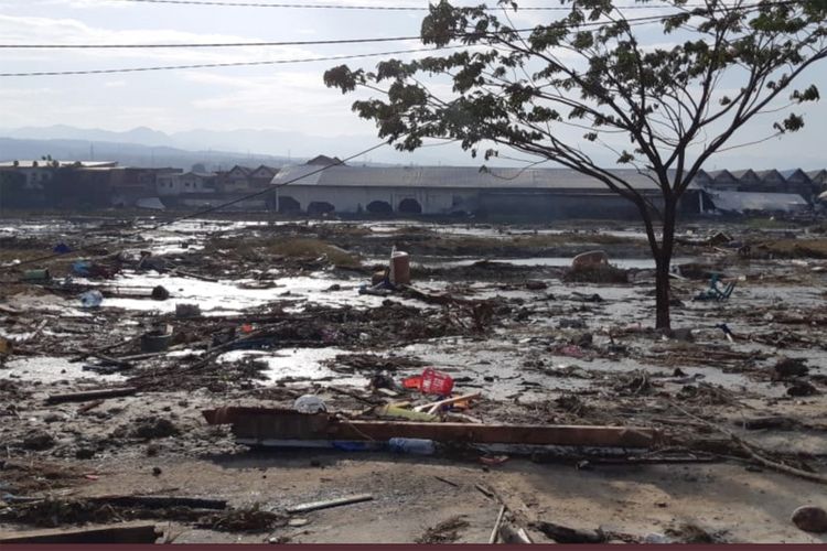 Suasana pemukiman yang rusak akibat gempa dan tsunami di Palu, Sulawesi Tengah , Sabtu (29/9). ANTARA FOTO/BNPB/pras/18.