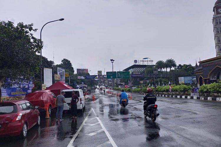 Situasi arus lalu lintas di Simpang Gadog, Ciawi, Kabupaten Bogor, Jawa Barat, Rabu (4/5/2022).