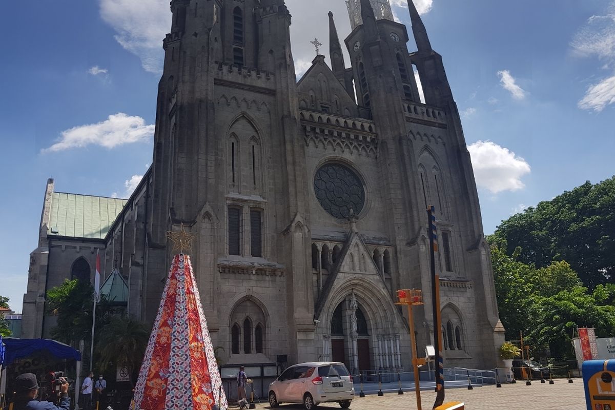 Suasana Gereja Katedral, Jakarta Pusat jelang menggelar ibadah Natal 2021, Jumat (24/12/2021).