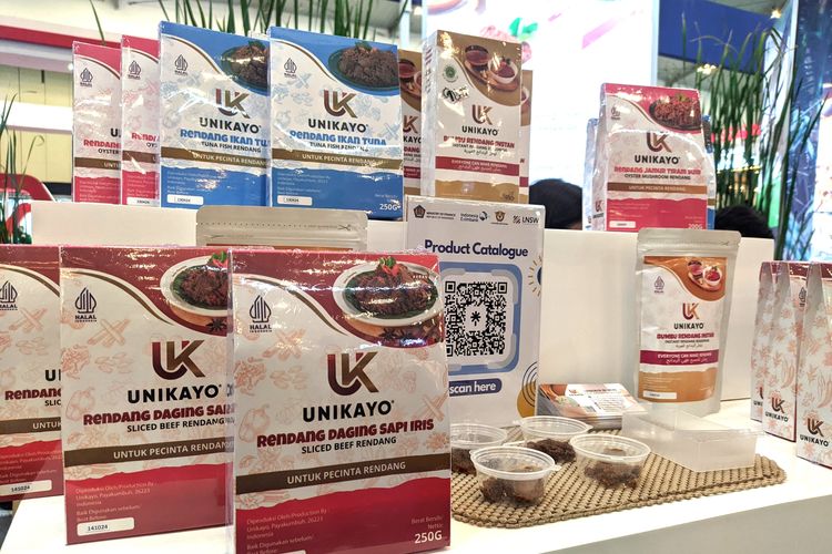 Berbagai produk ciptaan Unikayo, sebuah UMKM di bidang kuliner asal Payakumbuh, Sumatera Selatan.