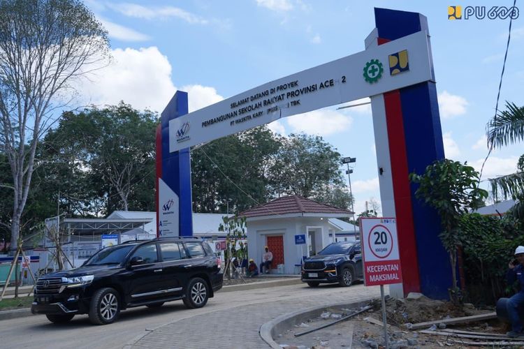 Jalur Darat Rusak, Material Sekolah Rakyat Nagan Raya Diangkut Lewat Udara