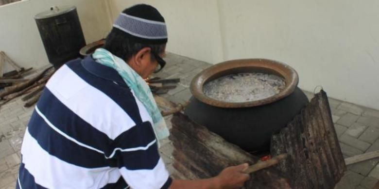 Bubur sop di Masjid Raya Medan. 