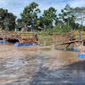 Jembatan Apung di Bandung Hancur Dihantam Sampah Sungai Citarum