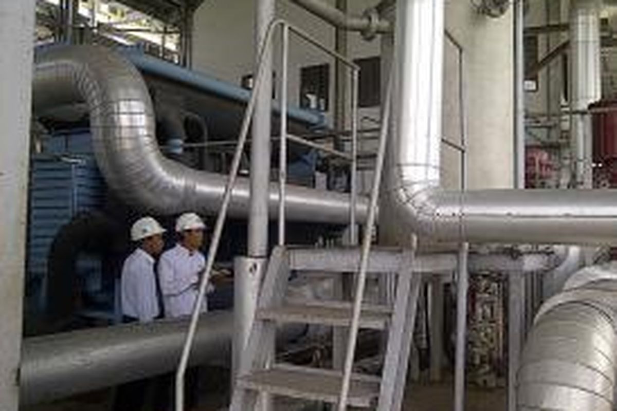 Pabrik bioetanol dari ampas tebu di komplek Pabrik Gula Gempolkerep Mojokerto. 