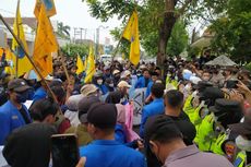 Demo Tolak Kenaikan BBM di Jombang Diwarnai Kericuhan, 1 Mahasiswa Diamankan Polisi