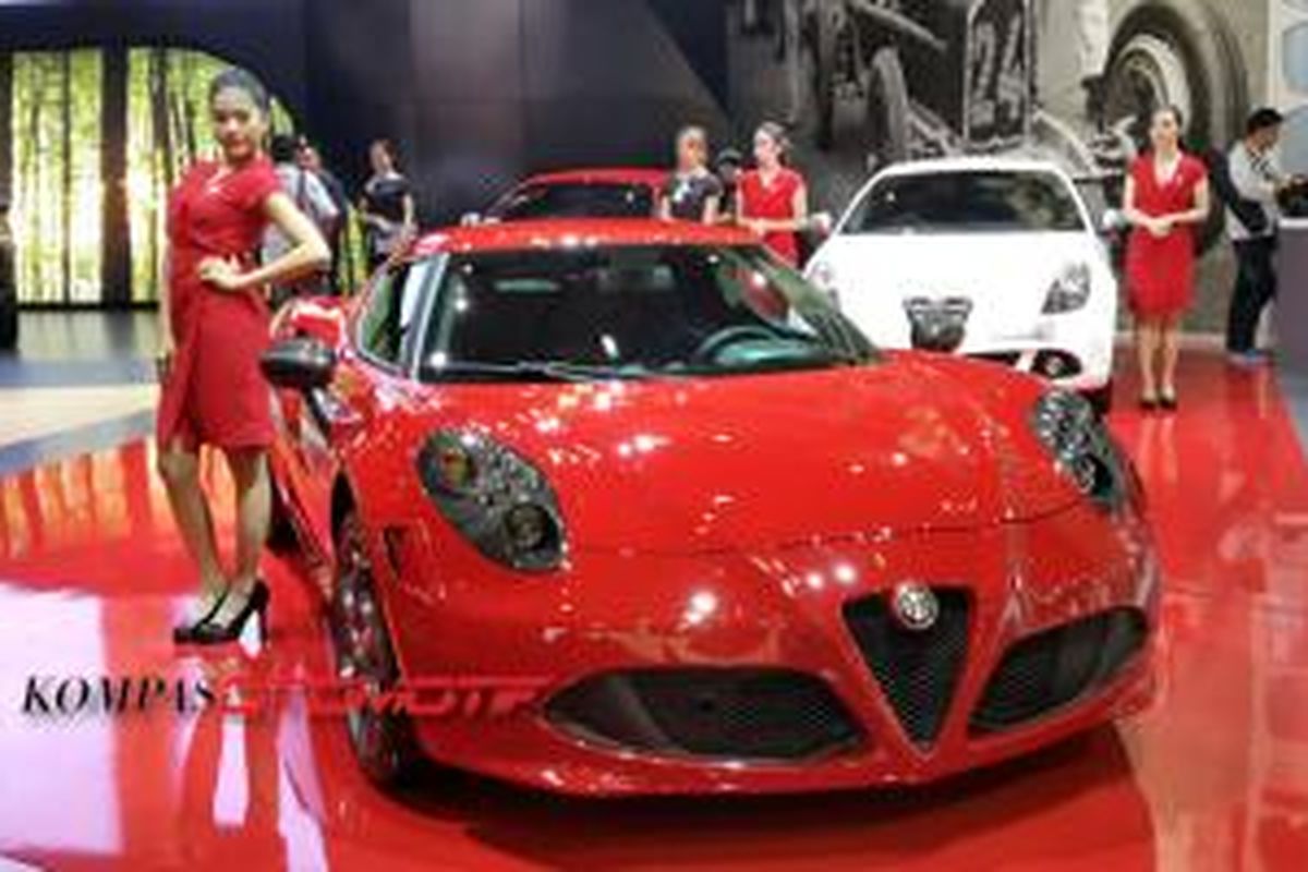 Alfa Romeo 4C kupe pada IIMS 2014.