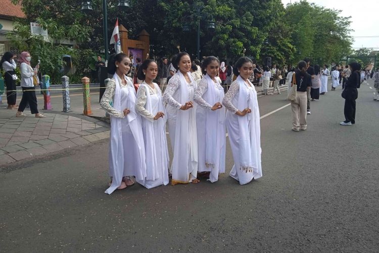 Sebagian dari penari usai menampilkan tari Bedhayan Naradipta|