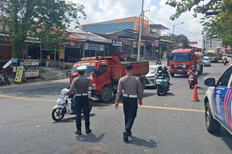 Truk Roda 10 Tabrak Motor di Simpang Tiga Batu Ampar Balikpapan, Bocah 8 Tahun Meninggal