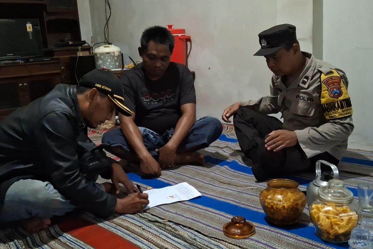 Kedua keluarga pelaku sekaligus korban carok di Lumajang tanda tangani perjanjian damai, Senin (24/2/2025)