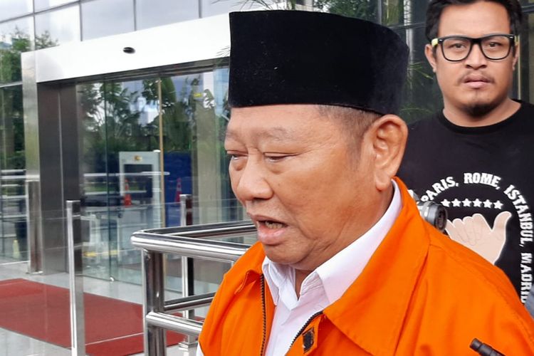 Bupati Sidoarjo Saiful Ilah meninggalkan Gedung Merah Putih KPK, Selasa (4/2/2020).