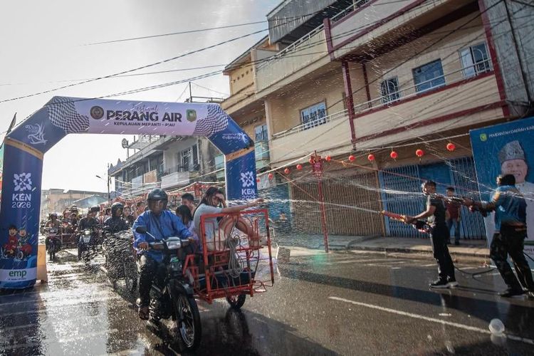 Mengenal Perang Air di Riau, Tradisi Imlek yang Menyatukan Warga