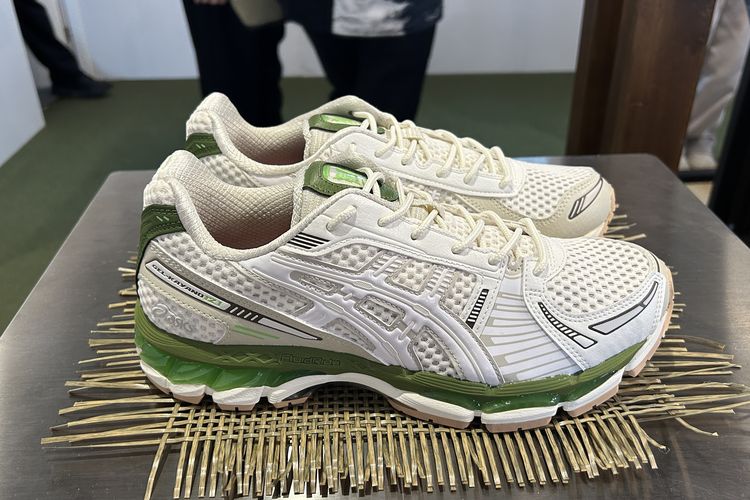Kolaborasi Perdana, Asics x Atmos Indonesia Rilis Sneaker Ikonik Terinspirasi Daun Pandan