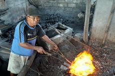 Perajin Besi di Pulau Jawa DIpastikan Bisa Penuhi Kebutuhan Cangkul Nasional