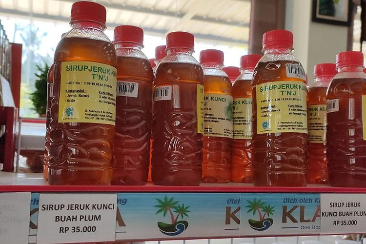 Sirup Jeruk Kunci merupakan oleh-oleh basah khas Belitung yang wajib dibeli ketika berkunjung ke Belitung. Harganya berkisar Rp 35.000.