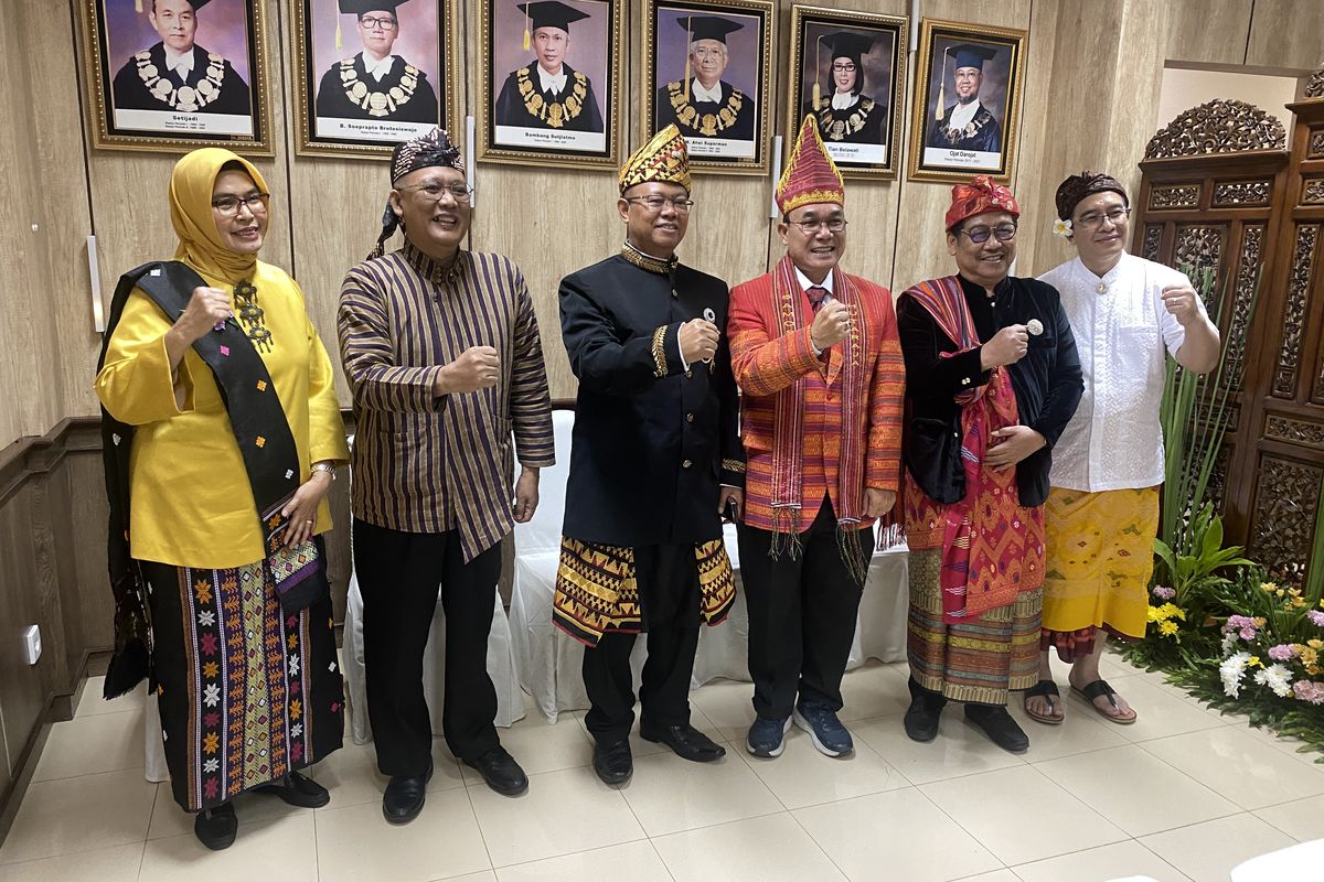 UT menggelar puncak dies natalis ke-39 pada 4 September 2023 di UT Convention Center, Tangerang Selatan mengangkat tema ?Tatanan dan Budaya Kerja Baru Mewujudkan Indonesia Maju?.
