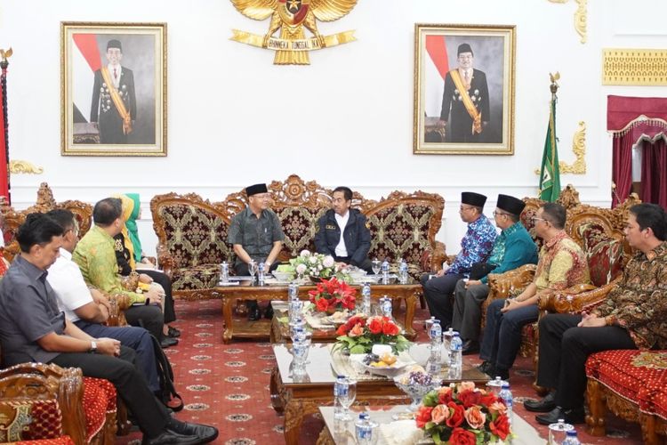Gubernur Bengkulu, Rohidin Mersyah menerima kunjunga Dirut PT. Angkasa Pura II, Muhammad Awaludin di Bengkulu, Minggu (24/3/2019), (poto: Humas Pemprov Bengkulu)