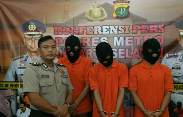Jual Diri ke Kaum "Gay", Pria Ini Ditelanjangi lalu Dibuang di Jalan
