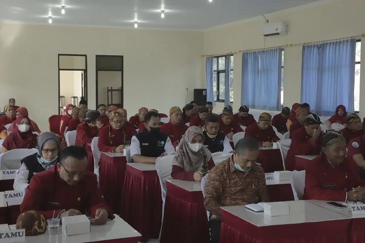 Pelatihan mengenai Penerapan Hazard Analysis and Critical Control Point (HACCP) dan Teknik Refrigerasi tersebut melibatkan 100 siswa kelas XII di SMK Negeri 1 Puring, Kabupaten Kebumen, Jateng. Dari pelatihan tersebut diharapkan akan terbentuk SDM yang bermutu dan berkualitas dalam mengolah produk perikanan. 