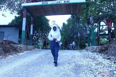 Mari Bantu Leni, Anak Yatim Piatu yang Jalan Kaki 14 Km ke Sekolah dan Jualan Kelapa untuk Menyambung Hidup