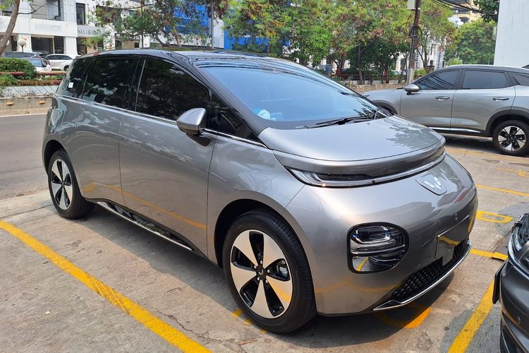 Wuling Cloud EV Two Tone