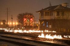 Akibat Cuaca Dingin Ekstrem, Rel Kereta di Chicago Dibakar