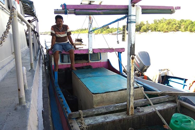 KM Crystal 2 milik Lukasi warga Lalasalo Pulau Sebatik Kabupaten Nunukan yang berhasil ditemukan tim EFQR setelah dibawa lari oleh ABK. Keuda pelaku sebelumnya menyamar menjadi ABK sebelum mmbawa kabur kapal. 