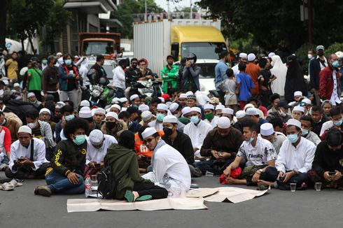 Lempari Polisi dengan Batu, 20 Simpatisan Rizieq Shihab Diamankan