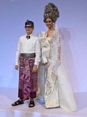 Salah satu karya Denny Wirawan yang dipertunjukkan pada acara Langkah Spring Summer Collection 2023, di Grand Ballroom InterContinental, pada Rabu (28/9/22)