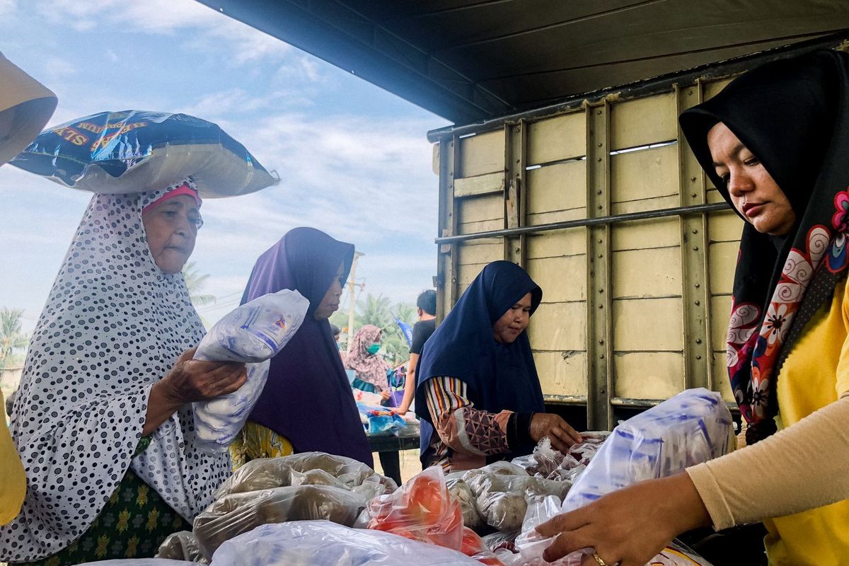 Gelaran pasar murah di Desa Perlang, Bangka Tengah, Provinsi Kepulauan Bangka Belitung (Babel), Jumat (14/10/2022).