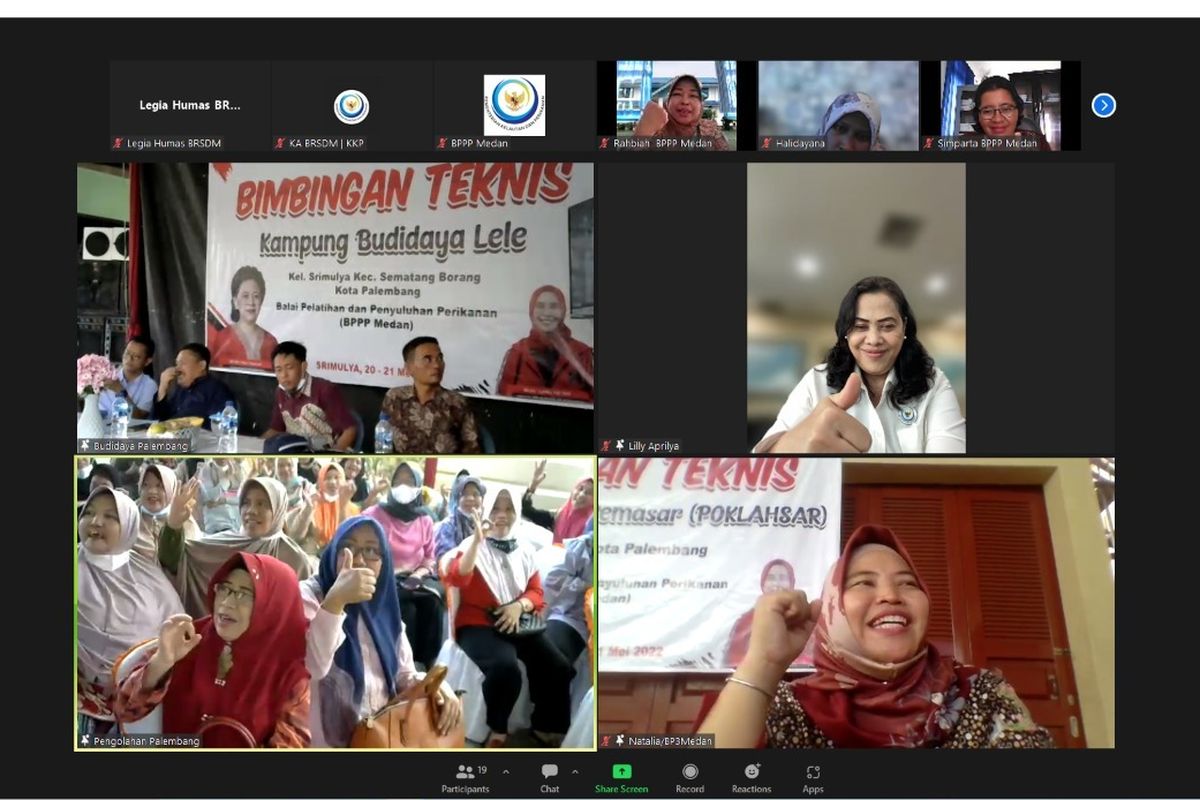 Para peserta Pelatihan Pembesaran Ikan Lele bagi Pembudidaya Ikan dan Pelatihan Diversifikasi Olahan Perikanan bagi Pengolah Ikan di Kota Palembang, Provinsi Sumatera Selatan (Sumsel).