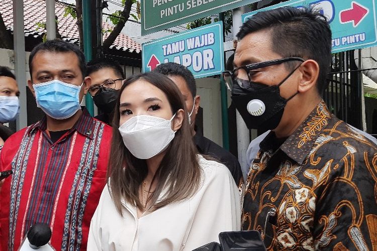 Gisella Anastasia mendatangi Pengadilan Negeri Jakarta Selatan untuk menjadi saksi dalam persidangan penyebar video syurnya dengan Michael Yukinobu de Fretes.