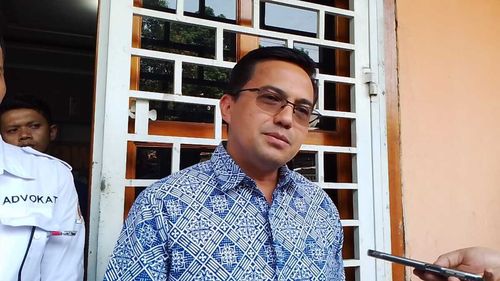 Maju Calon Bupati Bandung, Sahrul Gunawan Ziarah ke Makam Ibunya Jelang Pemungutan Suara