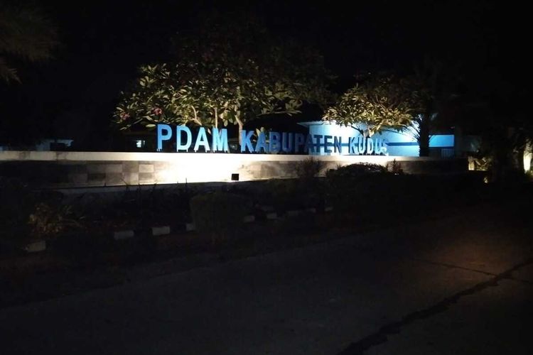 Suasana Kantor PDAM Kudus, Jawa Tengah, Kamis (11/6/2020) malam.