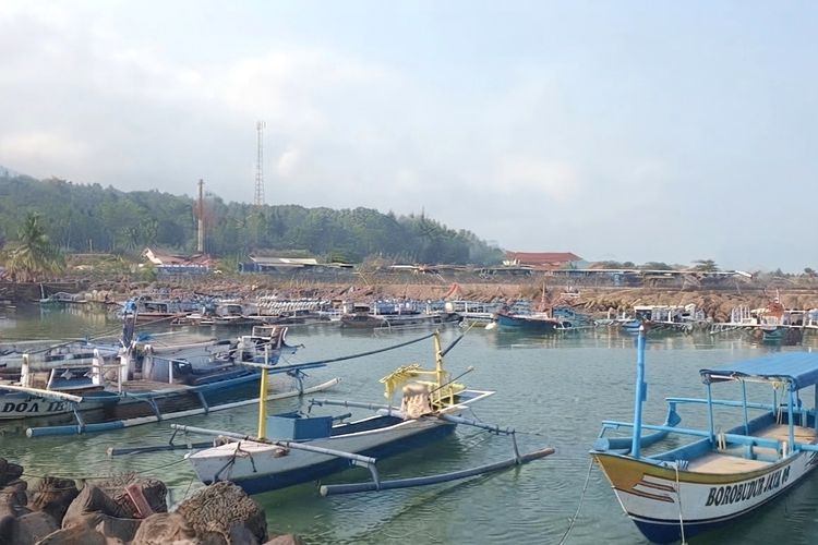 Tetap Melaut di Tengah Erupsi Krakatau, Nelayan Lampung: Lebih Berbahaya kalau Keluarga Kami Tak Makan