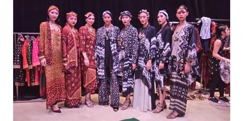 Jumputan Collection 2016 oleh Ghea Panggabean di Show Bazaar Pasar Kreatif Indonesia bersama BNI