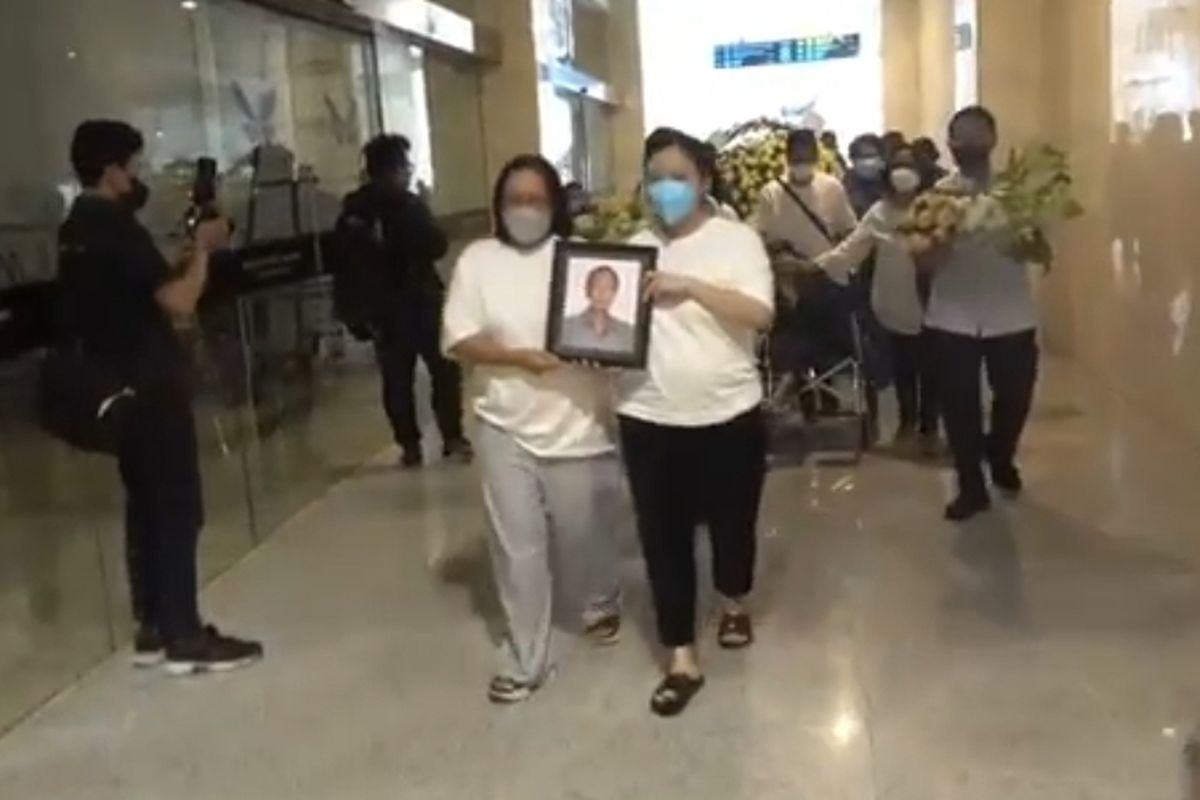 Suasana upacara kremasi Wiyanto Halim (89), kakek yang tewas dikeroyok karena dituduh maling. Upacara kremasi digelar pada Selasa (25/1/2022) di rumah duka Grand Heaven, Pluit, Jakarta Utara. 