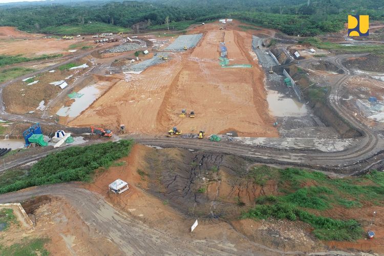 Pembangunan Bendungan Sepaku Semoi di Kabupaten Penajam Paser Utara, Kalimantan Timur.