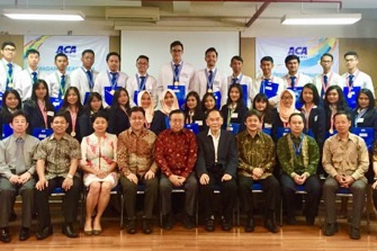 PT ACA menyelenggarakan ?Inaguration Ceremony? pengangkatan Program Beasiswa Magang angkatan ke XXIII serta Professional Insurance Program (PIP) Batch VIII dan IX di Ruang Aula STIE Trisakti, Jakarta (13/3/2018).