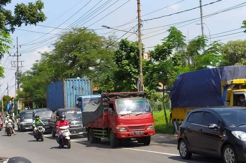 Hari Ketiga PSBB Surabaya, Jalan Raya Mastrip Sempat Macet 2 Km