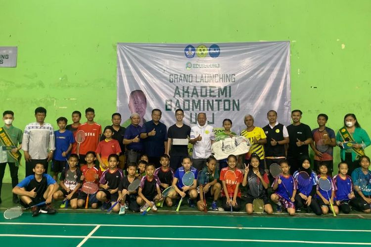 Peluncuran program Akademi Badminton UNJ pada Jumat, 9 September 2022, di Hall A Lapangan Badminton Kampus B UNJ, Jakarta.