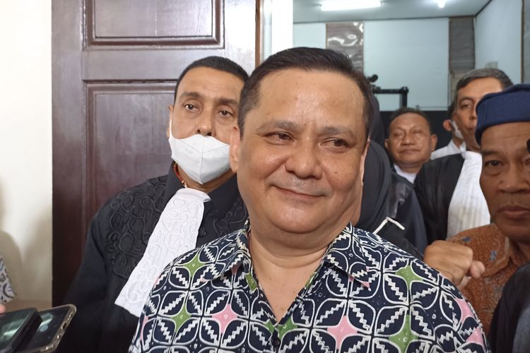 Irjen Pol Napoleon Bonaparte meminta Majelis Hakim Pengadilan Negeri Jakarta Selatan membebaskan dirinya dari tuntutan Jaksa dalam kasus dugaan penganiayaan terhadap Muhammad Kace, Kamis (25/8/2022).