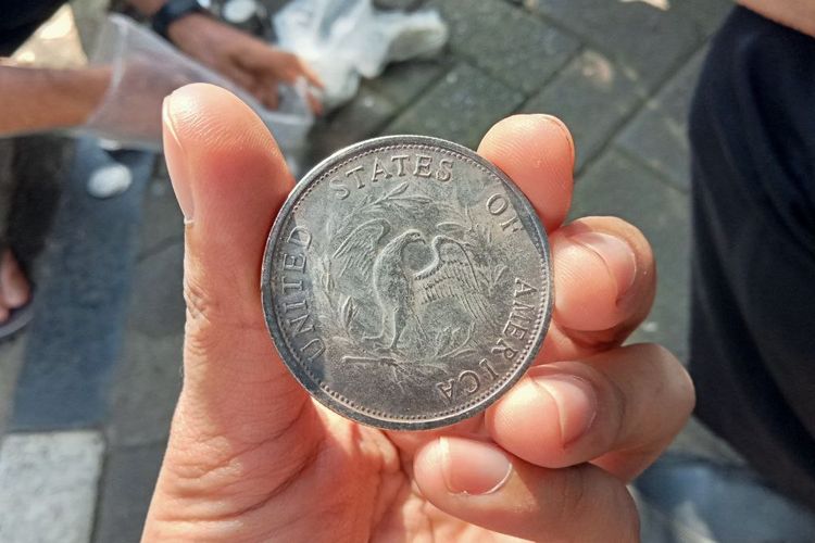 Koin kuno nominal satu dolar Amerika Serikat.